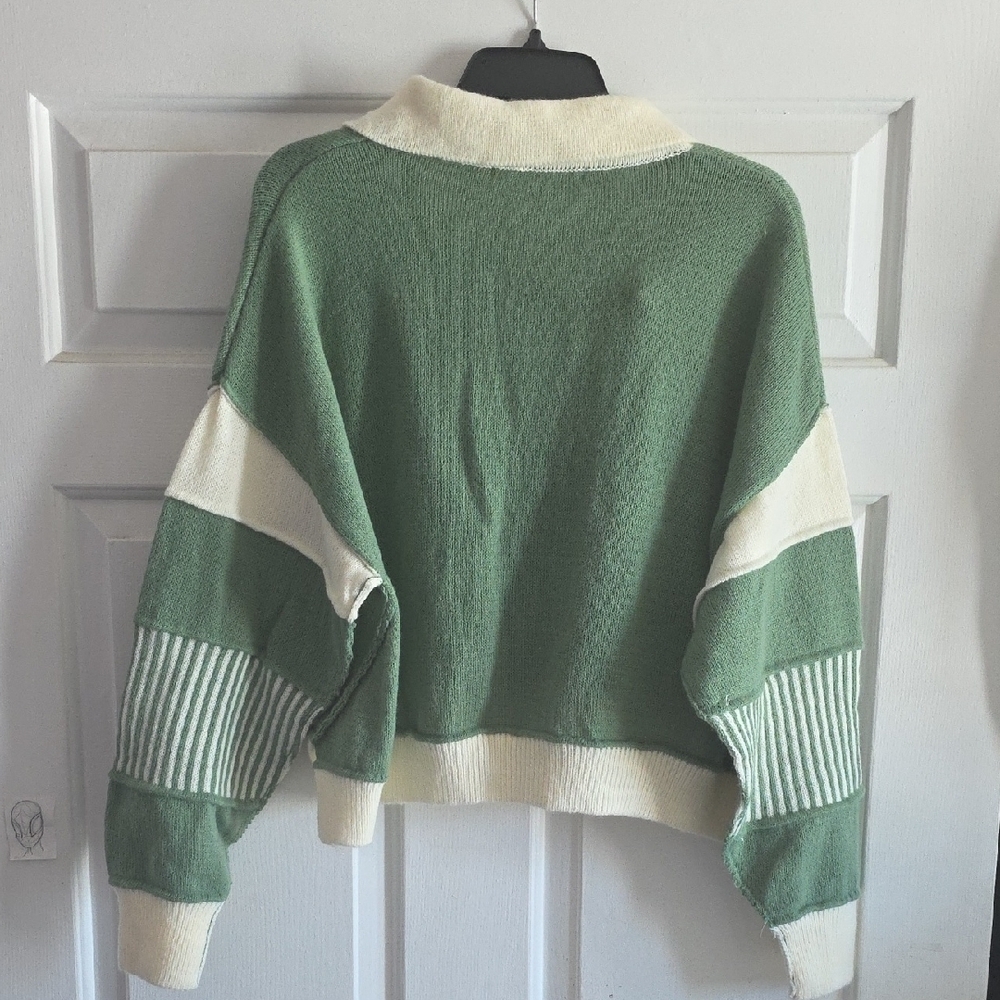 Altar'd State Green and Cream Cropped  V-Neck, Long Sleeved Sweater, Small, NWT - Picture 7 of 12